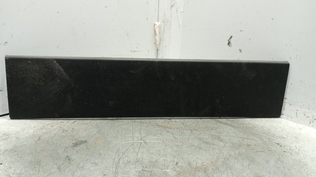 Moldura da porta traseira direita 1305774070 PEUGEOT
