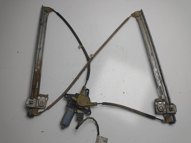 Motor de acionamento de vidro da porta dianteira direita 130821940 MERCEDES