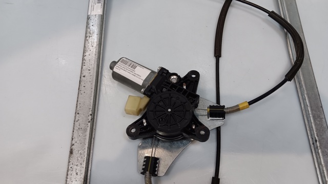 Motor de acionamento de vidro da porta dianteira esquerda 130821941 MERCEDES
