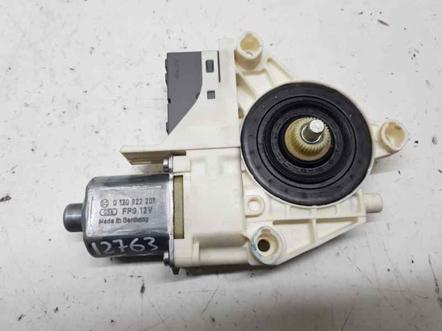 Motor de acionamento de vidro da porta traseira esquerda 130822201 PEUGEOT
