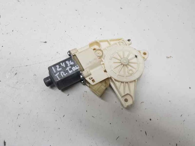 Motor de acionamento de vidro da porta traseira direita 130822443 MERCEDES