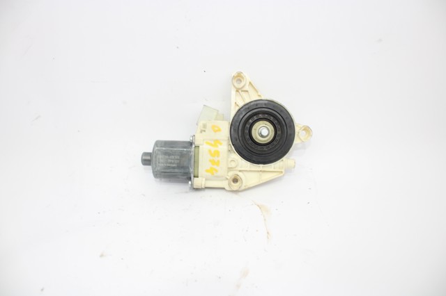 Motor de acionamento de vidro da porta traseira esquerda 130822505 MERCEDES
