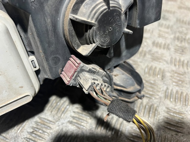 Luz direita 13100536 OPEL