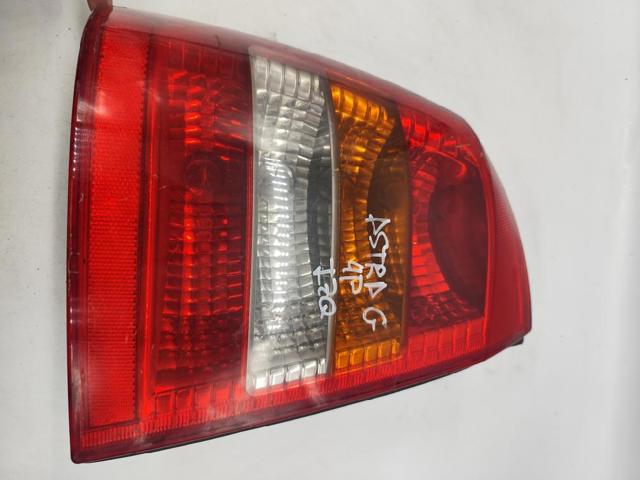 Lanterna traseira esquerda 13110932 OPEL