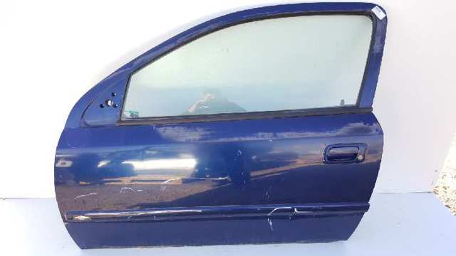 Porta dianteira esquerda 13116449 OPEL