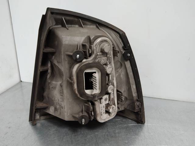 Lanterna traseira esquerda 13117091 OPEL