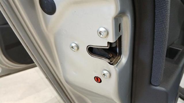 Fecho da porta traseira esquerda 13128115 OPEL