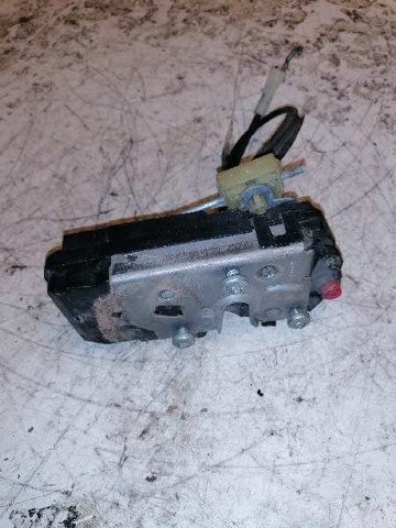 Fecho da porta traseira direita 13128116 OPEL