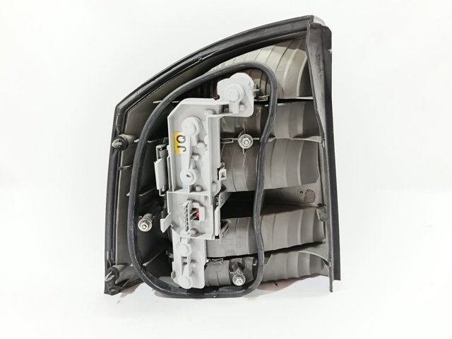 Lanterna traseira direita 13131002 OPEL