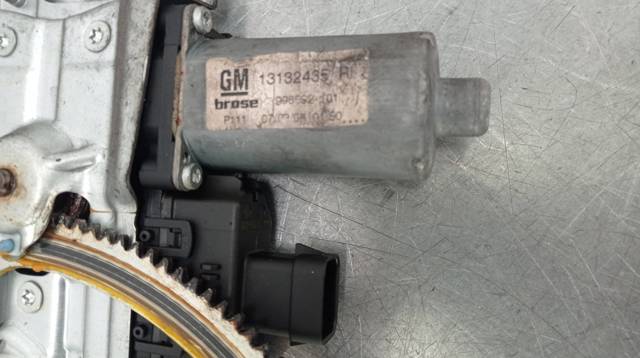 Motor de acionamento de vidro da porta dianteira direita 13132435 OPEL