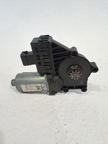 Motor de acionamento de vidro da porta dianteira direita 13132435 OPEL