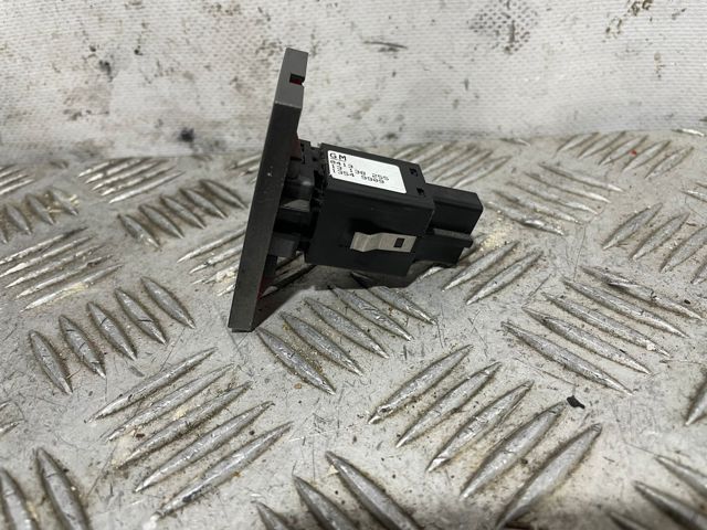 Botão de ativação do sinal de emergência 13138255 OPEL