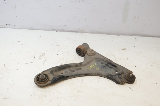 Braço oscilante inferior direito de suspensão dianteira 13140038 OPEL