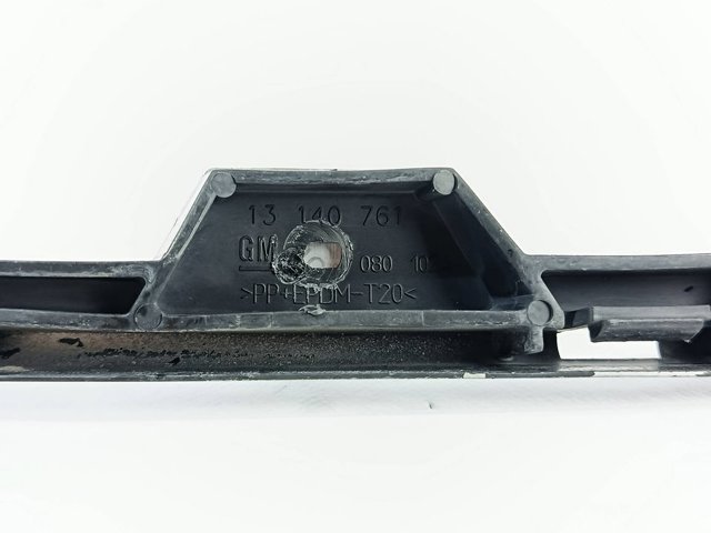 Guia do pára-choque dianteiro direito 13140761 OPEL