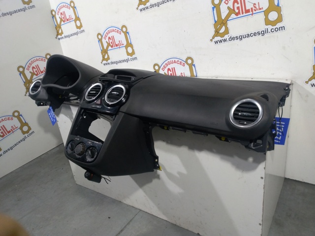 Painel de salão dianteira do "painel de instrumentos" 13184102 OPEL