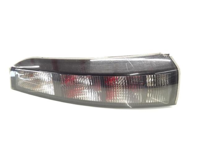 Lanterna traseira esquerda 13196001 OPEL