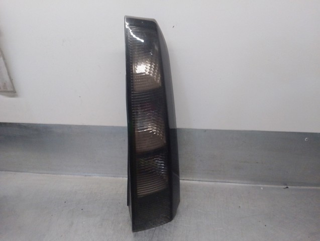 Lanterna traseira esquerda 13196001 OPEL