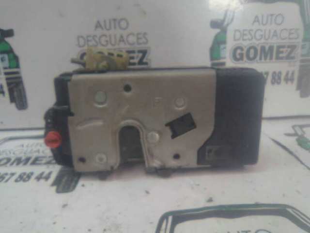 Fecho da porta dianteira esquerda 13210768 OPEL