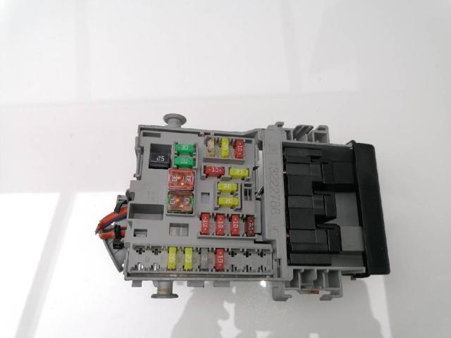 Unidade de dispositivos de segurança 13222786 OPEL
