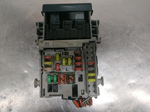 Unidade de dispositivos de segurança 13222786 OPEL