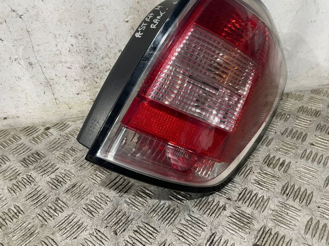 Lanterna traseira direita 13223674 OPEL