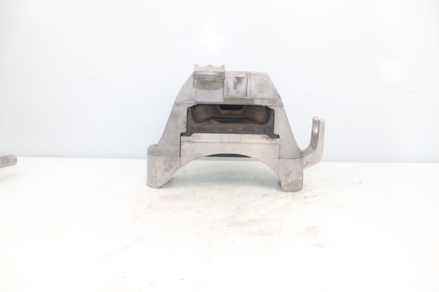 Coxim (suporte) direito de motor 13248476 OPEL