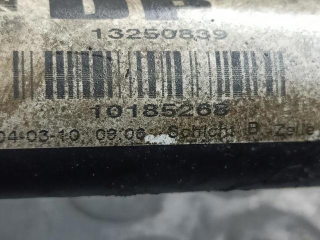 Semieixo (acionador) dianteiro direito 13250839 OPEL