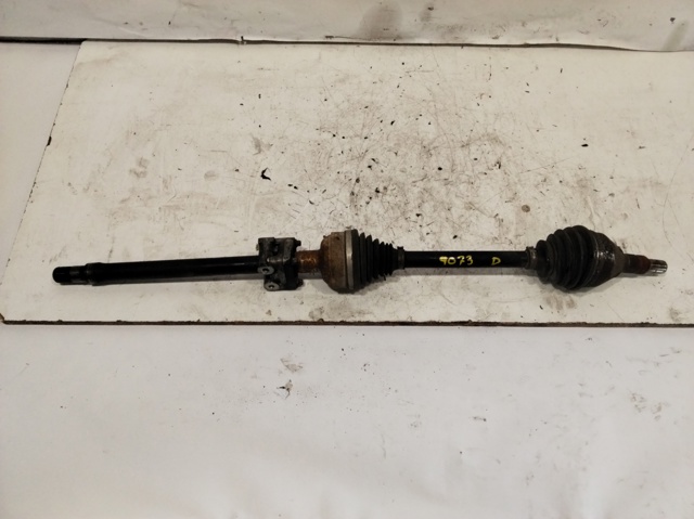 Semieixo (acionador) dianteiro direito 13250839 OPEL