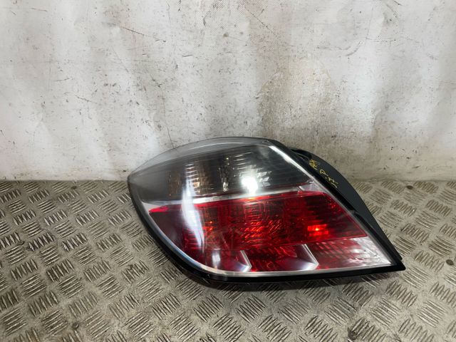Lanterna traseira esquerda 13252443 OPEL