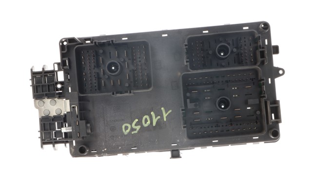 Unidade de dispositivos de segurança 13255300 OPEL