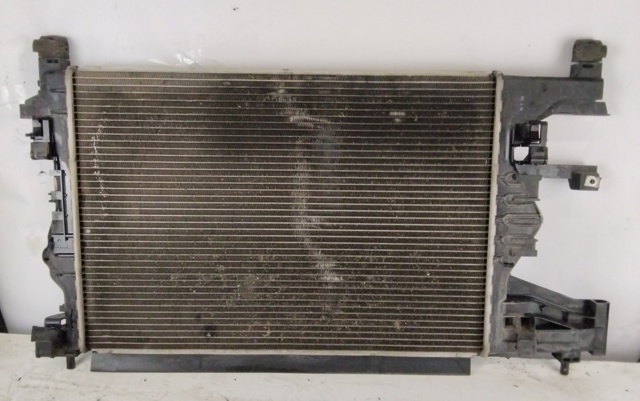 Radiador de esfriamento de motor 13267655 OPEL