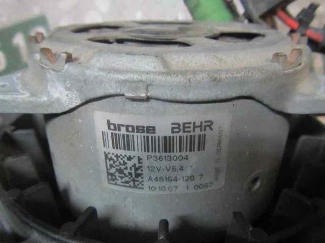 Ventilador elétrico de esfriamento montado (motor + roda de aletas) direito 13300195 OPEL