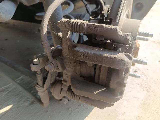 Suporte do freio traseiro direito 13300886 OPEL