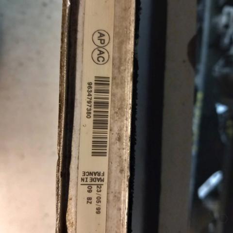Radiador de esfriamento de motor 1330C9 PEUGEOT