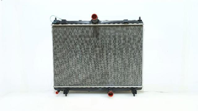 Radiador de esfriamento de motor 1330W5 PEUGEOT