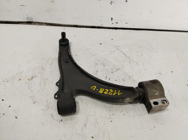 Braço oscilante inferior direito de suspensão dianteira 13318885 OPEL
