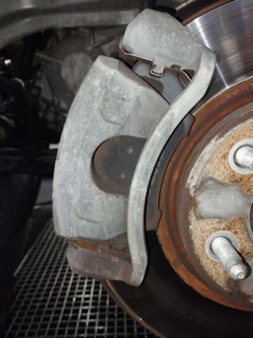 Braçadeira do freio de suporte dianteiro 13364143 OPEL