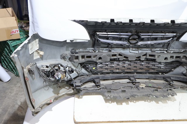Pára-choque dianteiro 13395652 OPEL
