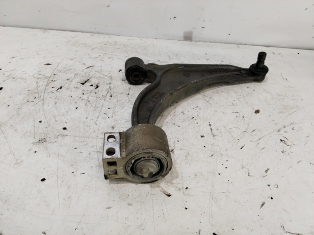 Braço oscilante inferior direito de suspensão dianteira 13401130 OPEL
