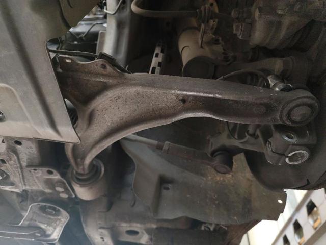 Braço oscilante inferior esquerdo de suspensão dianteira 13461920 OPEL