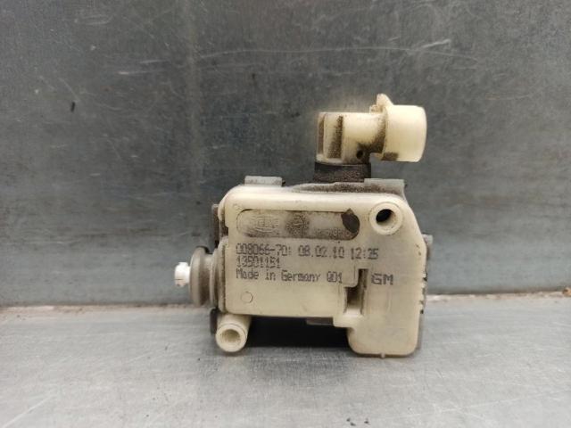 Gargalo de enchimento do tanque de combustível 13501151 OPEL