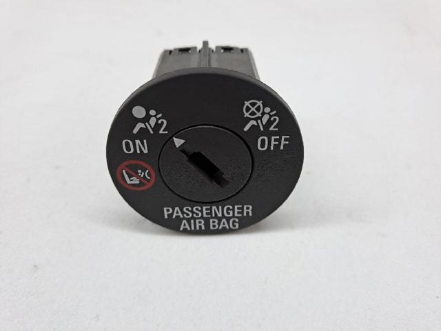 Botão de desligação dos cintos de segurança AIRBAG 13524006 OPEL