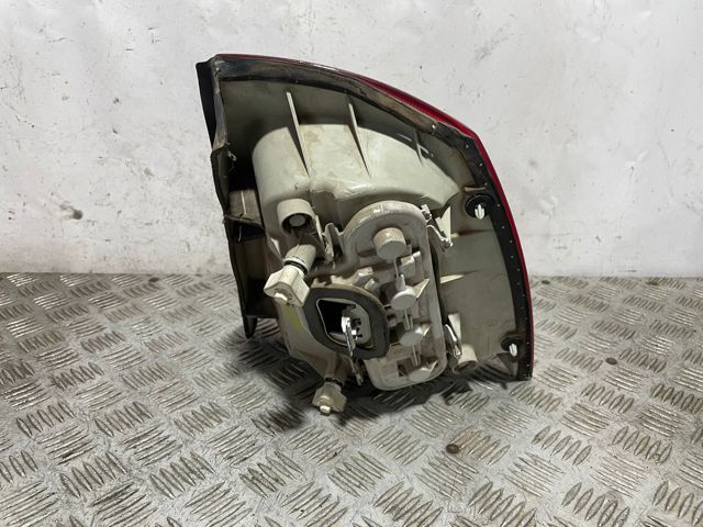 Lanterna traseira esquerda 13564A OPEL