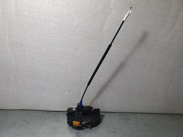 Fecho da porta dianteira esquerda 13579522 OPEL
