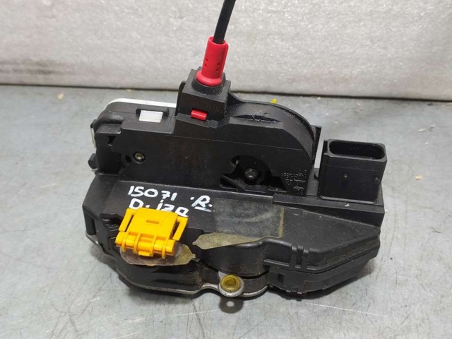 Fecho da porta dianteira esquerda 13579522 OPEL
