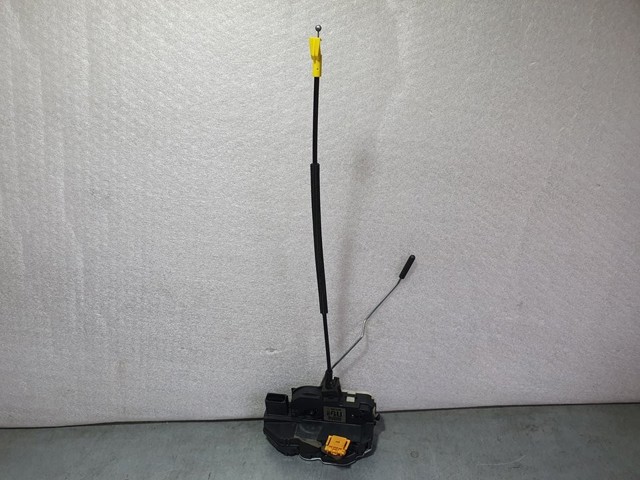 Fecho da porta traseira direita 13579566 OPEL