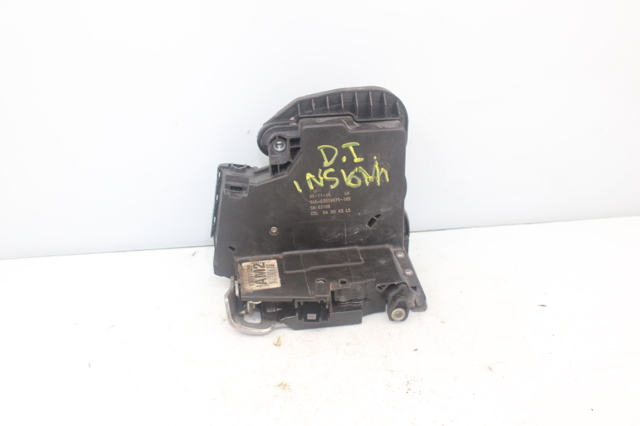 Fecho da porta dianteira esquerda 13597528 OPEL