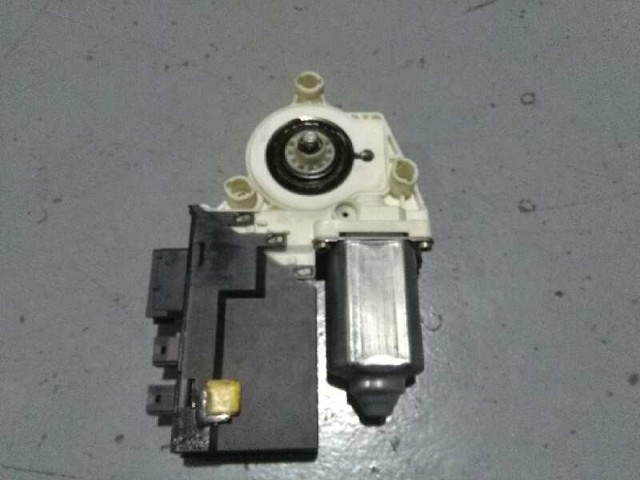 Motor de acionamento de vidro da porta dianteira esquerda 1488740080 PEUGEOT