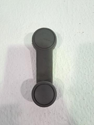 Punho de acionamento de vidro da porta traseira 1493778 FORD