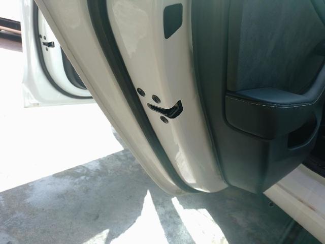 Fecho da porta traseira esquerda 150067491B TESLA
